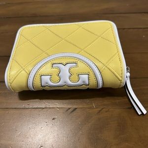 TORY BURCH Fleming Soft Bi-fold Wallet Yellow